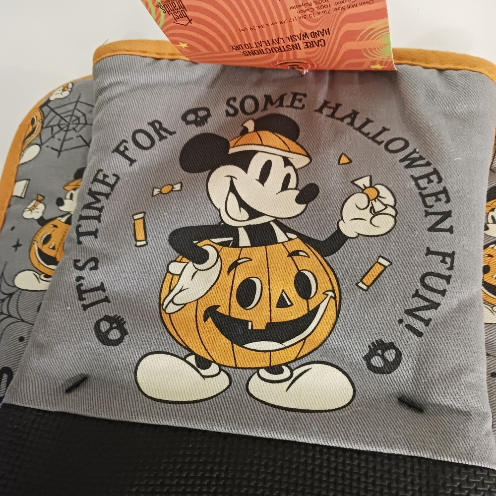 1920s Mickey Mouse Halloween potholder and oven mitt set